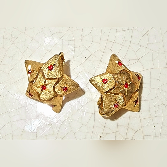 OOAK gold puffy stenciled star with red stars rhinestone clip on earrings - Picture 2 of 4